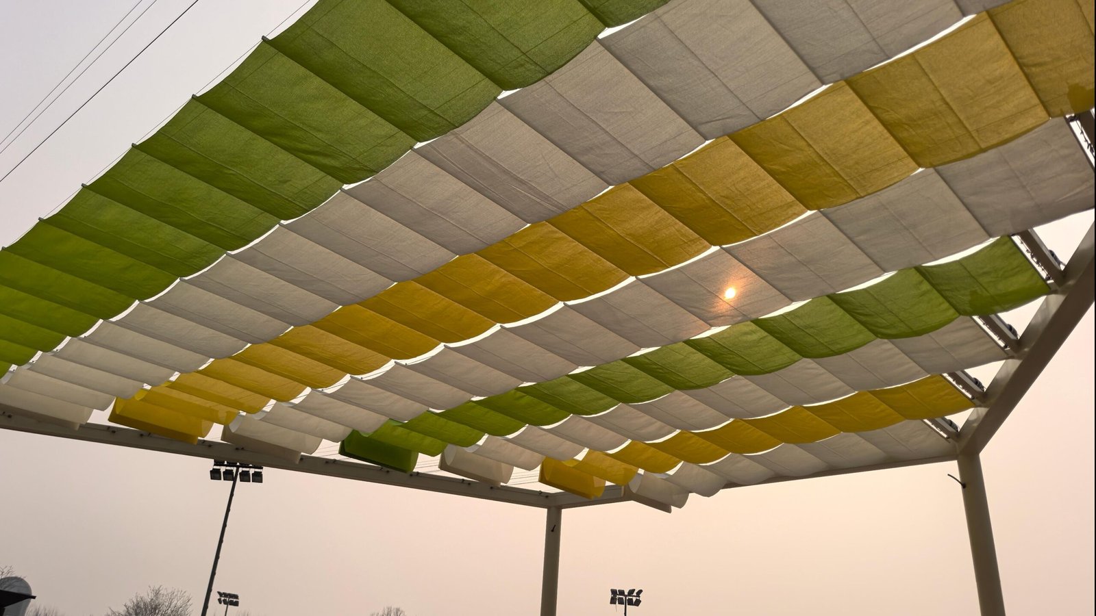 Retractable shade canopy