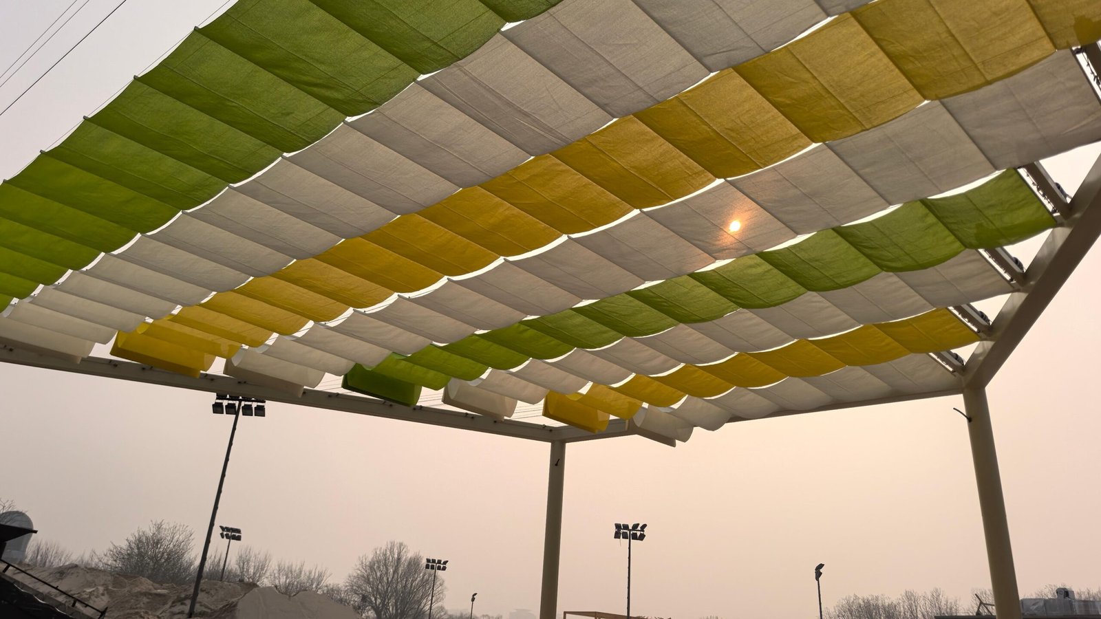 Retractable shade canopy
