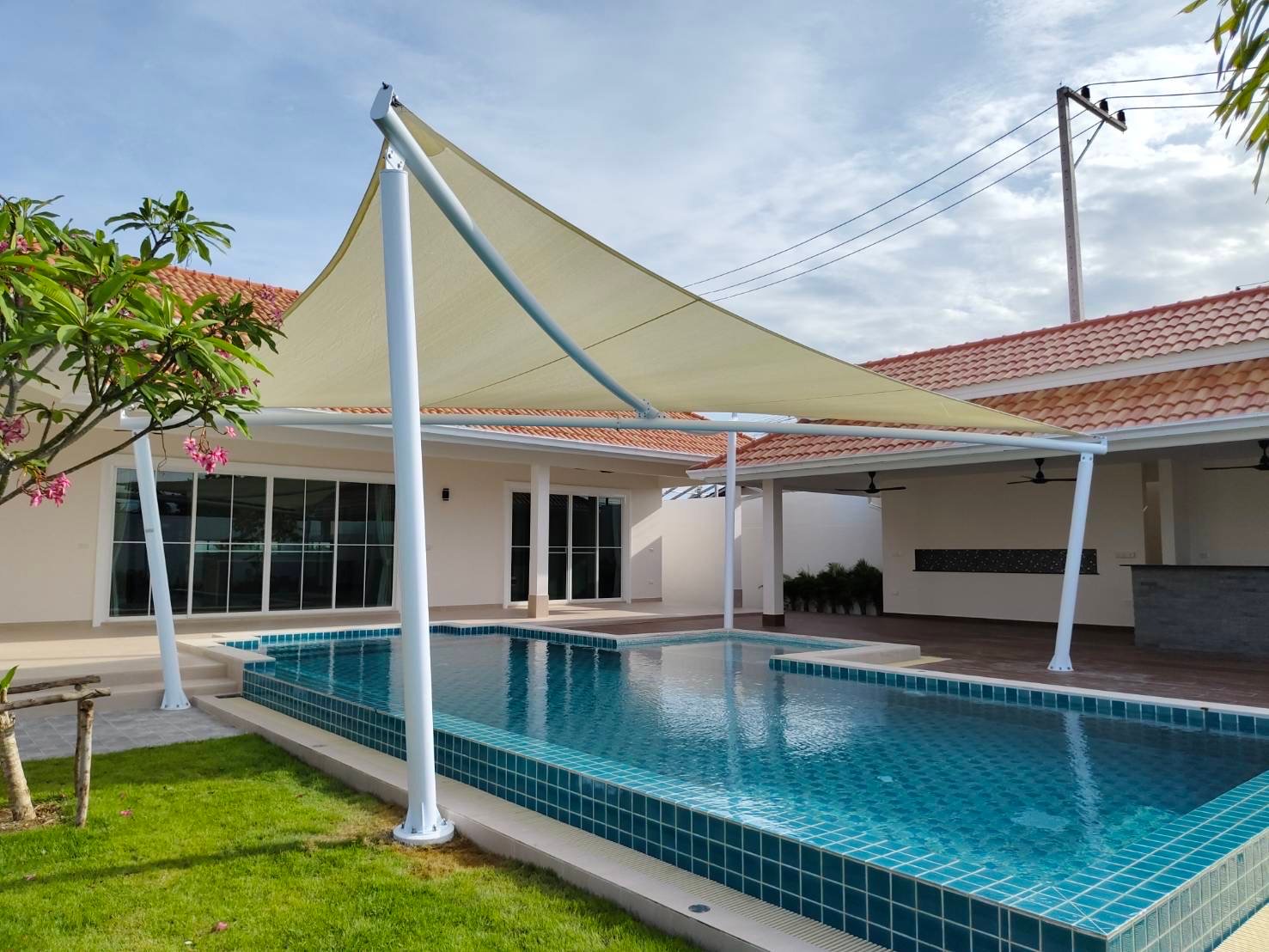Triangular shade sails suitable for outdoor, patios, and pools.